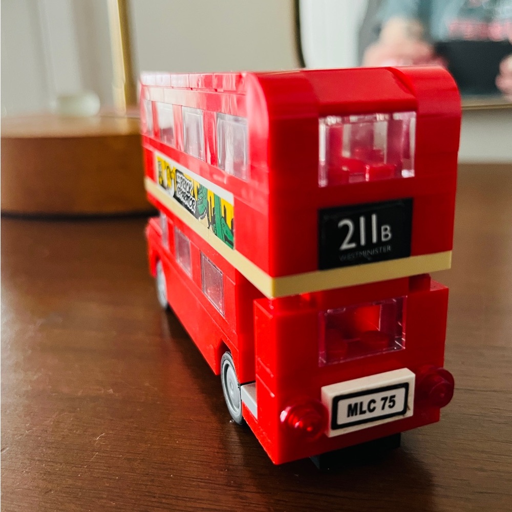 LEGO Authentic London Double-Decker Red Bus - Picture 2 of 5